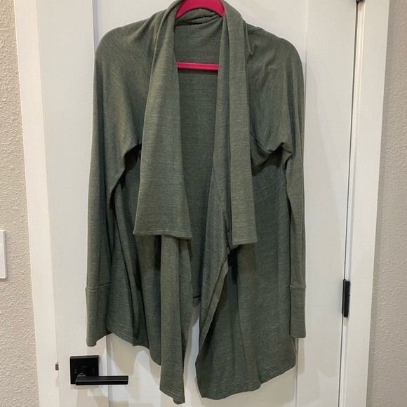 Splendid waterfall front cardigan in olive green, Sz L. - Picture 2 of 5